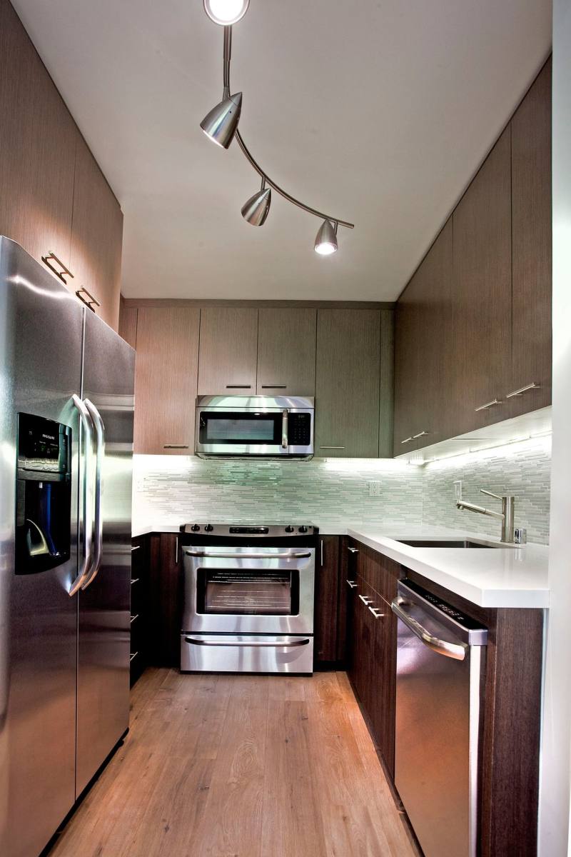 Apartment for rent at 136 Bronwood Ave, Los Angeles, CA 90049