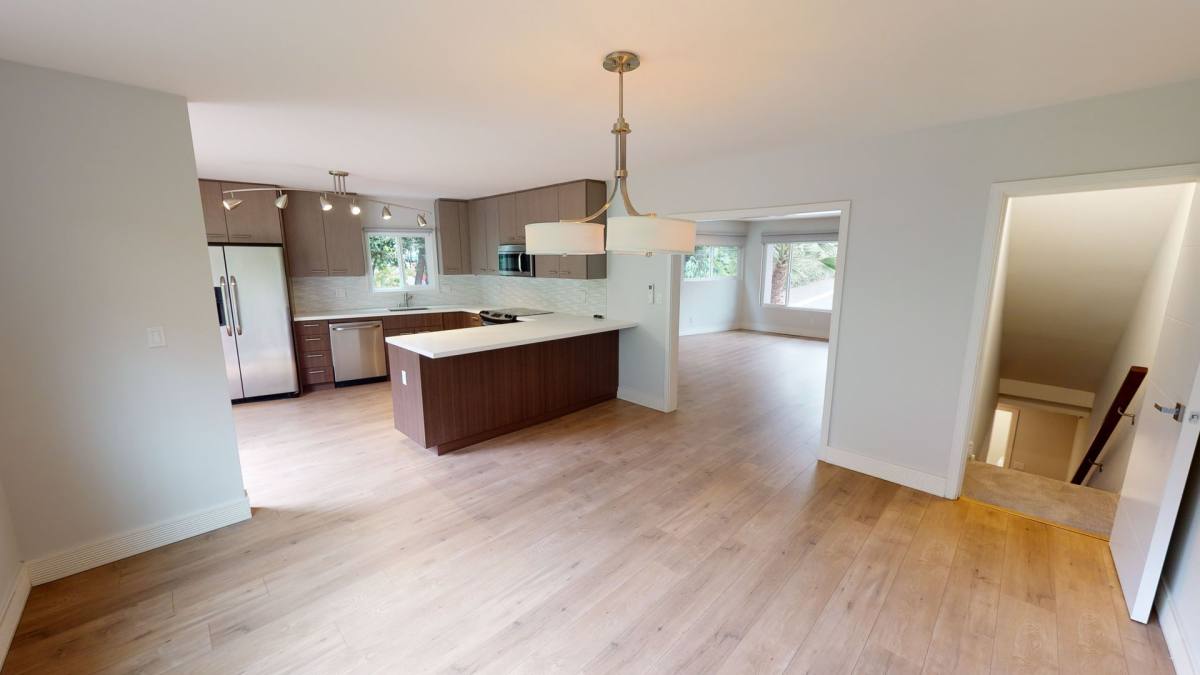 Apartment for rent at 136 Bronwood Ave, Los Angeles, CA 90049