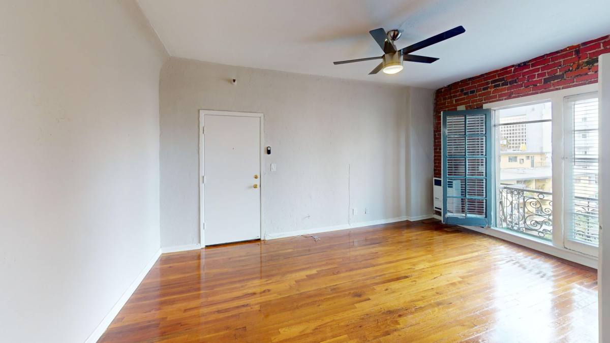 Apartment for rent at 715 S St Andrews Place, Los Angeles, CA 90005