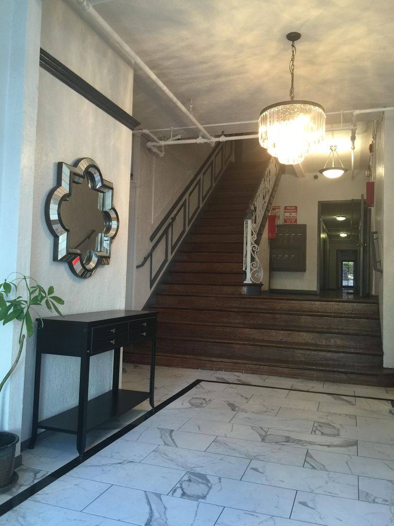 Apartment for rent at 715 S St Andrews Place, Los Angeles, CA 90005
