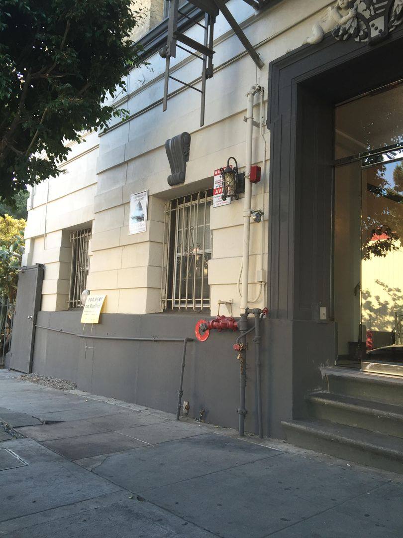 Apartment for rent at 715 S St Andrews Place, Los Angeles, CA 90005