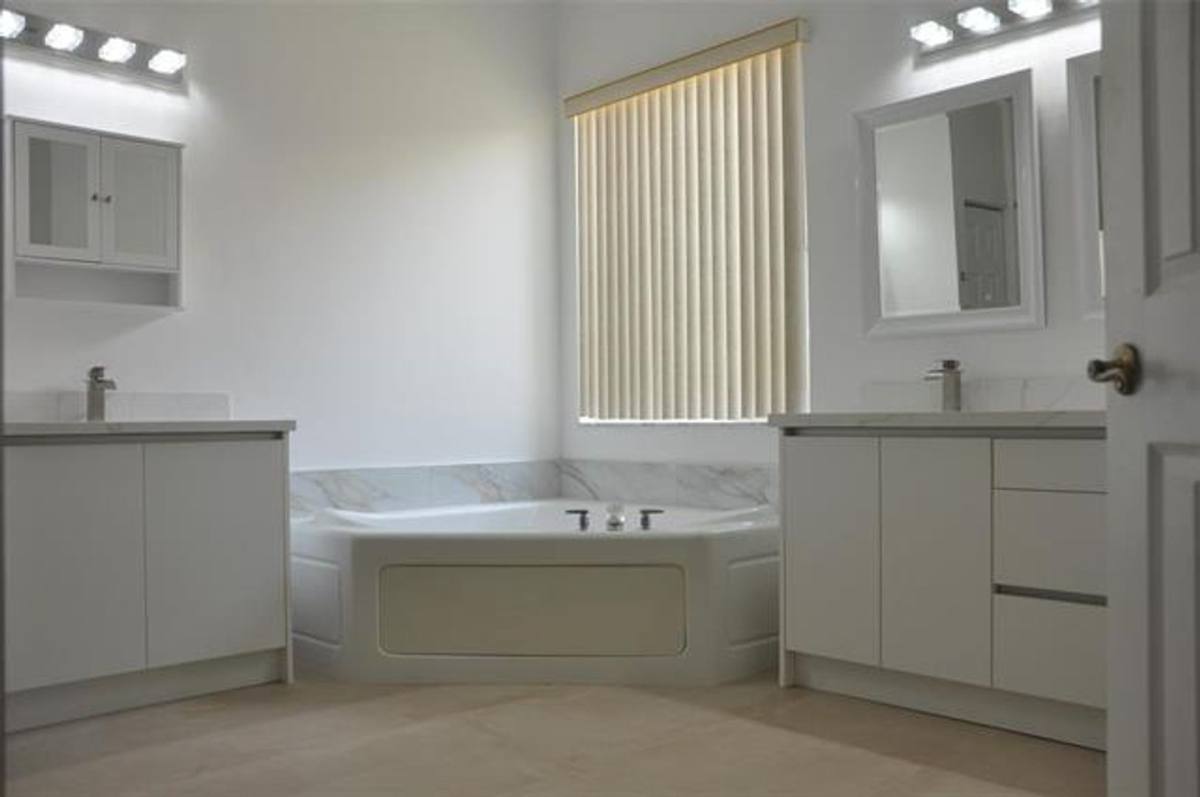 House for rent at 19496 S Whitewater Ave, Fort Lauderdale, FL 33332