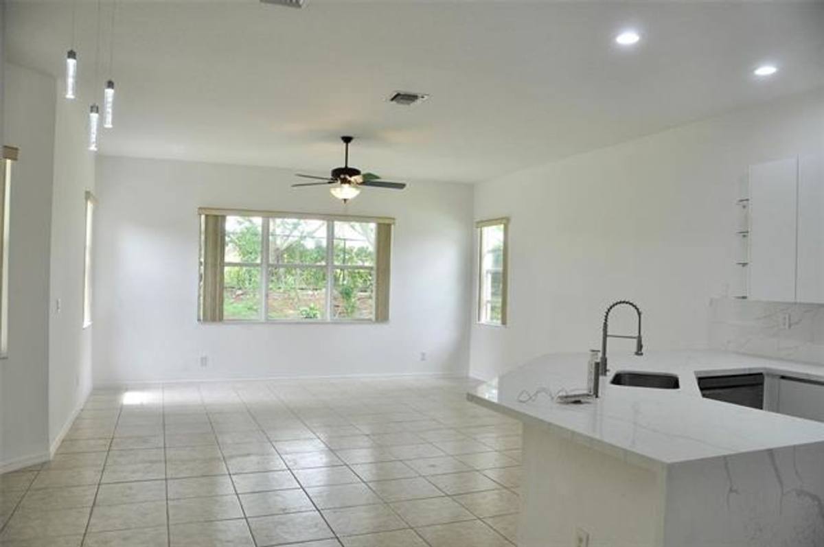 House for rent at 19496 S Whitewater Ave, Fort Lauderdale, FL 33332