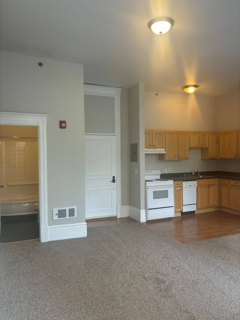 Apartment for rent at 753-755 St Helens, Tacoma, WA 98402