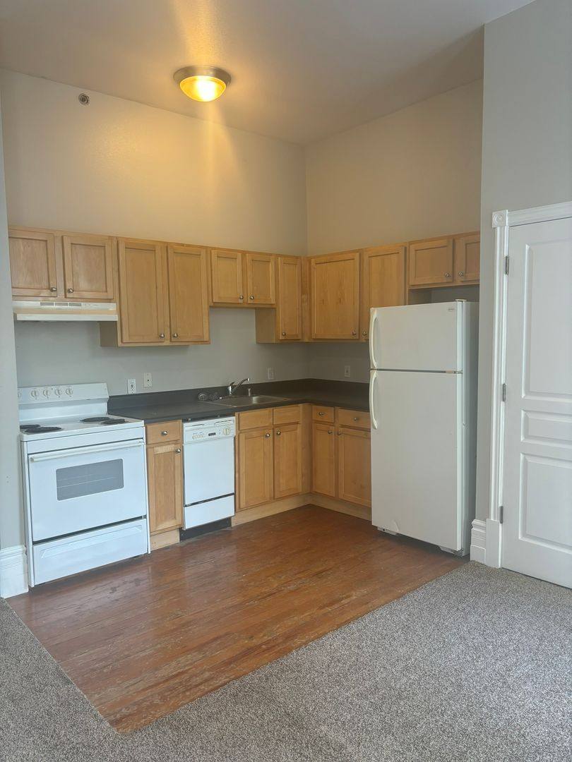 Apartment for rent at 753-755 St Helens, Tacoma, WA 98402
