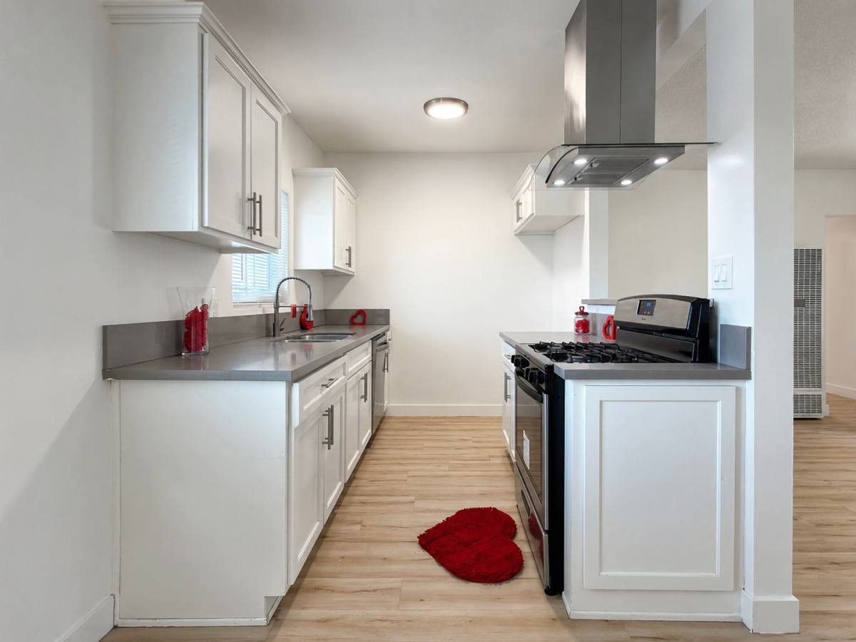 Apartment for rent at 122 E 55th St, Long Beach, CA 90805