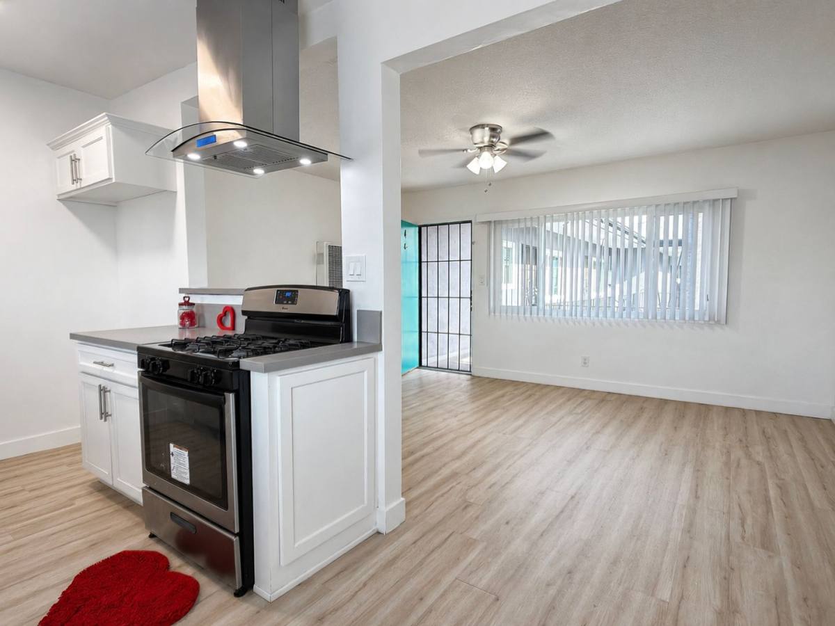 Apartment for rent at 122 E 55th St, Long Beach, CA 90805