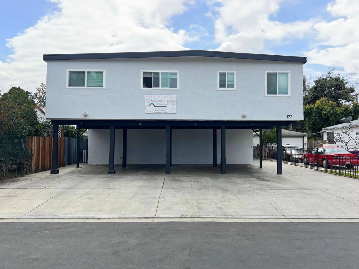 Apartment for rent at 122 E 55th St, Long Beach, CA 90805