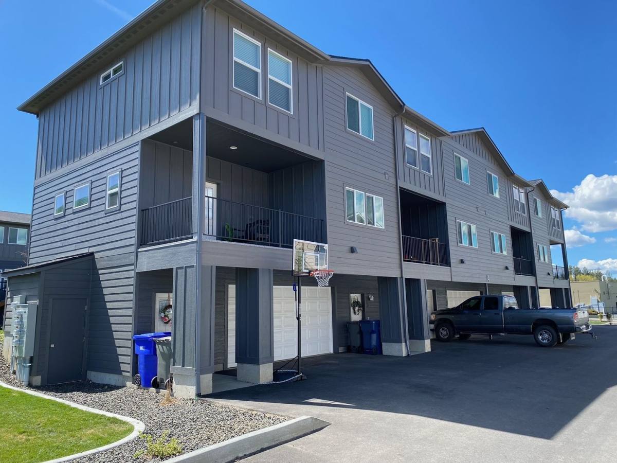 Townhouse for rent at 21 E H St #BLDG A, Deer Park, WA 99006