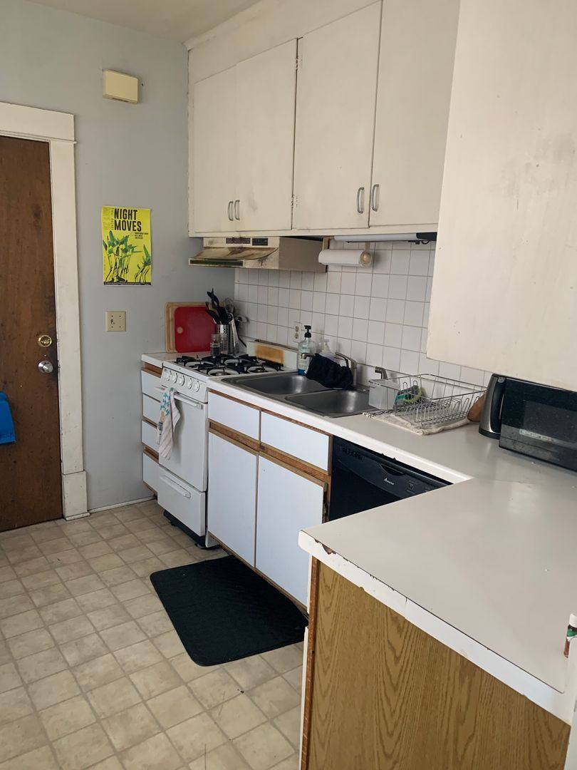 Apartment for rent at 816-818 University Ave SE, Minneapolis, MN 55414
