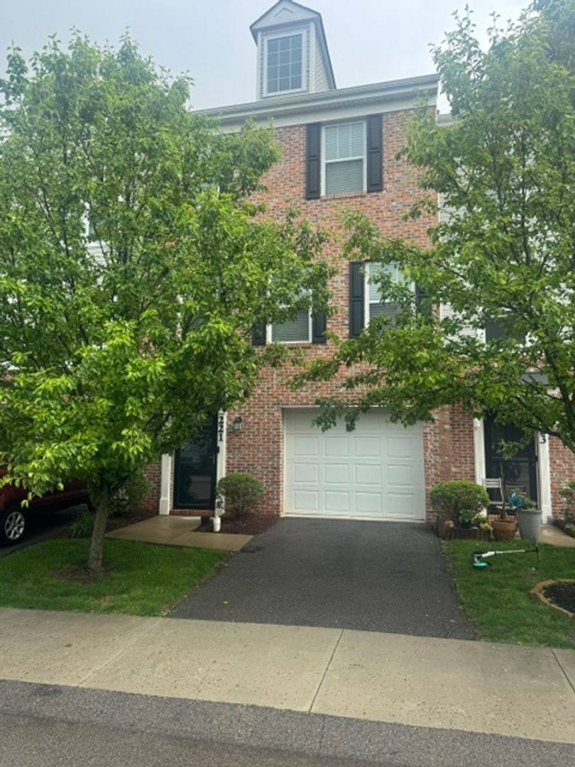 Townhouse for rent at 221 Faulk Dr, Warrendale, PA 15086