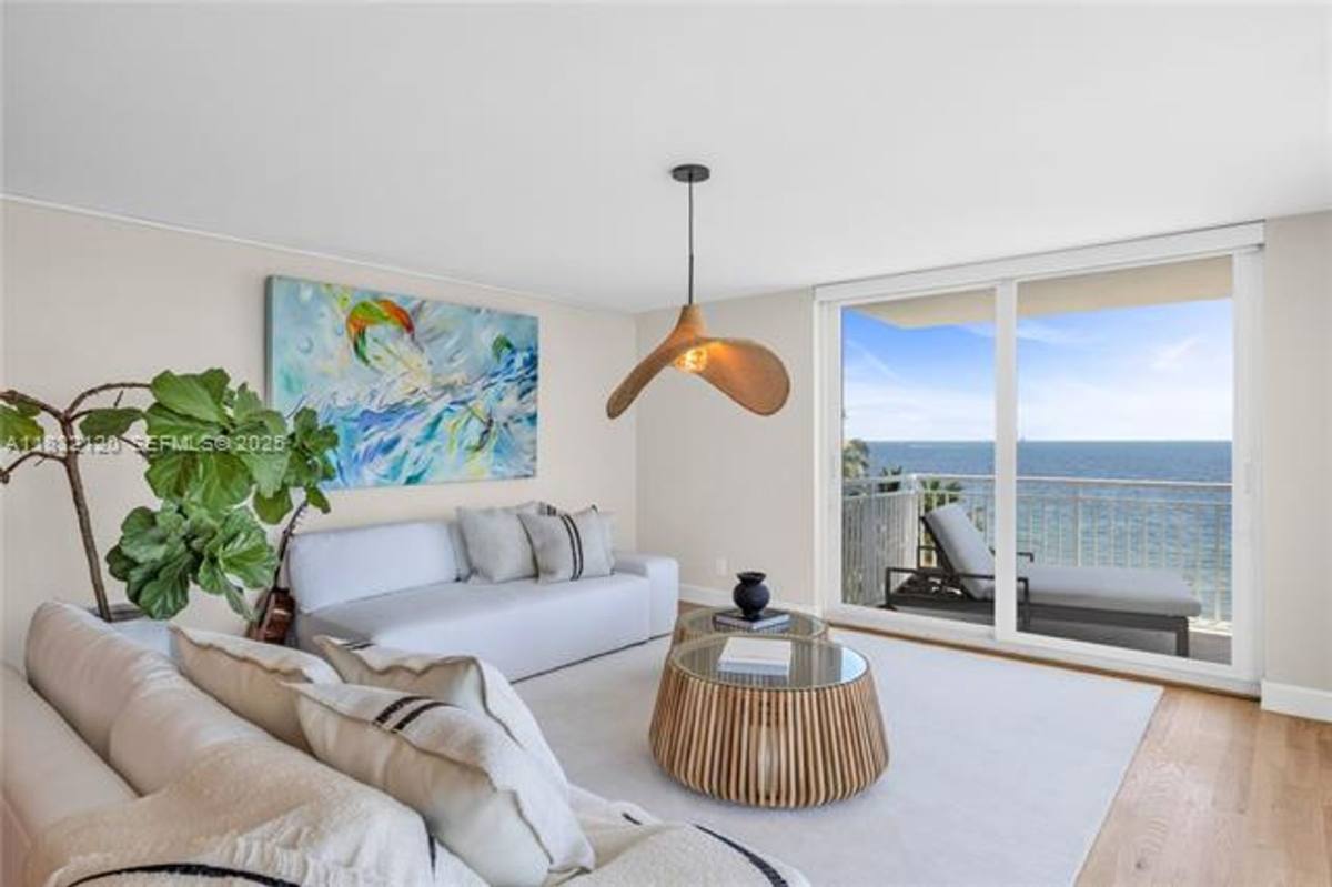 Condo for rent at 615 Ocean Dr, Key Biscayne, FL 33149