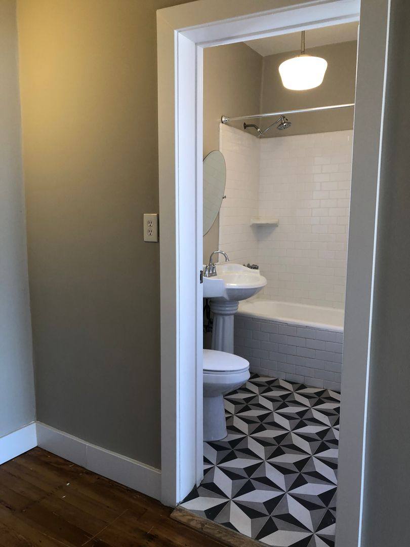 Apartment for rent at 427 S Mariposa Ave, Los Angeles, CA 90020