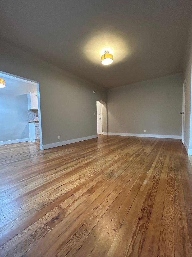 Apartment for rent at 427 S Mariposa Ave, Los Angeles, CA 90020