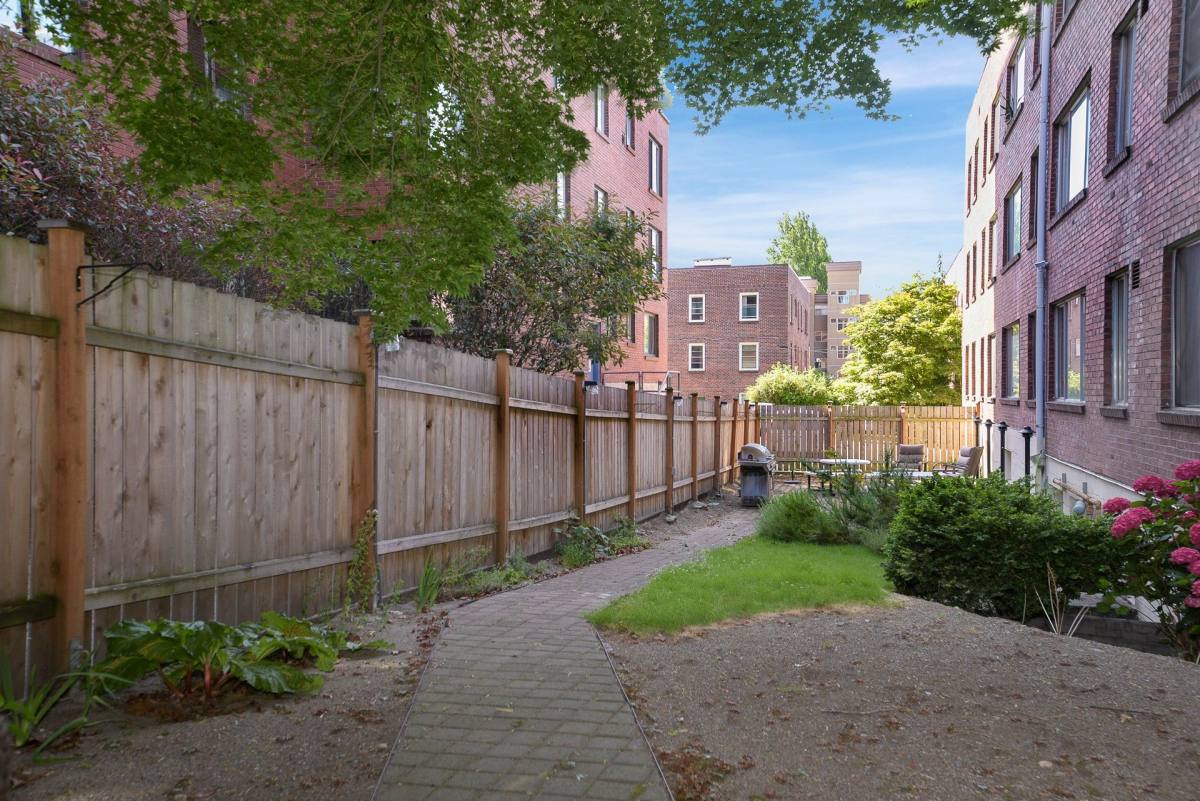Apartment for rent at 21 W Lee St, Seattle, WA 98119