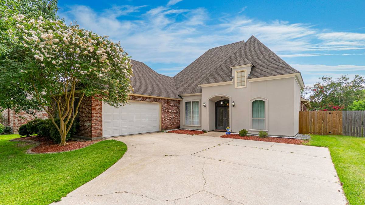 House for rent at 10741 Hillmont Ave, Baton Rouge, LA 70810