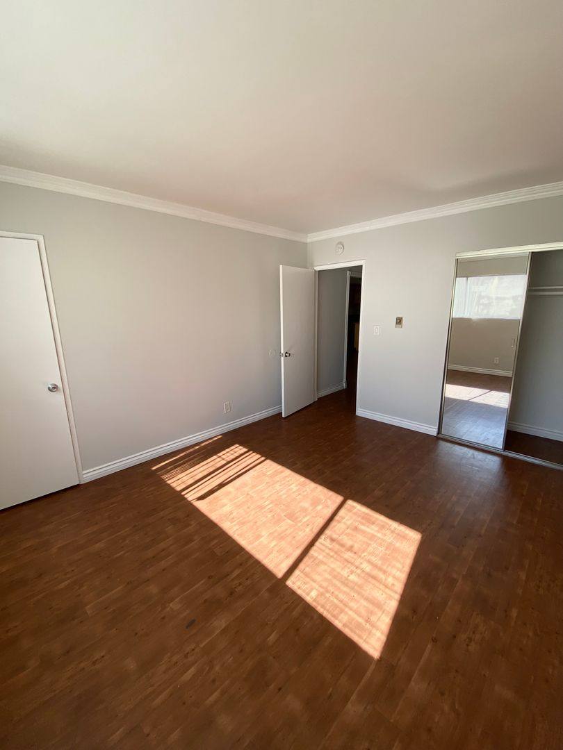 Apartment for rent at 1030 N Orange Grove Ave, Los Angeles, CA 90046