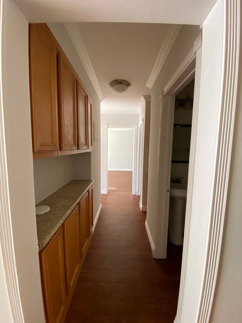 Apartment for rent at 1030 N Orange Grove Ave, Los Angeles, CA 90046