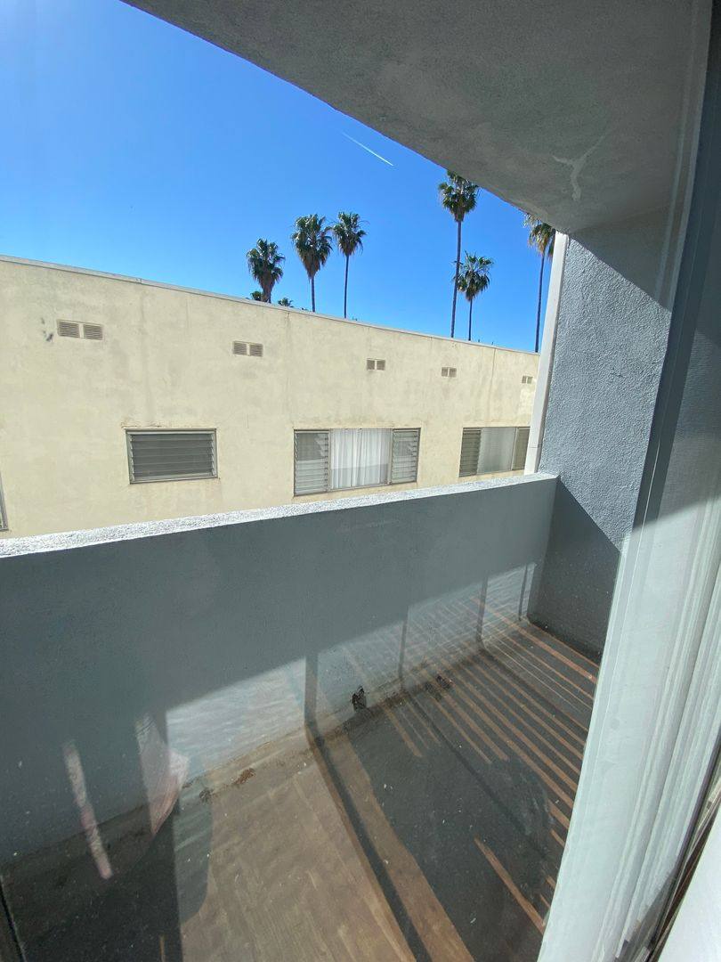 Apartment for rent at 1030 N Orange Grove Ave, Los Angeles, CA 90046