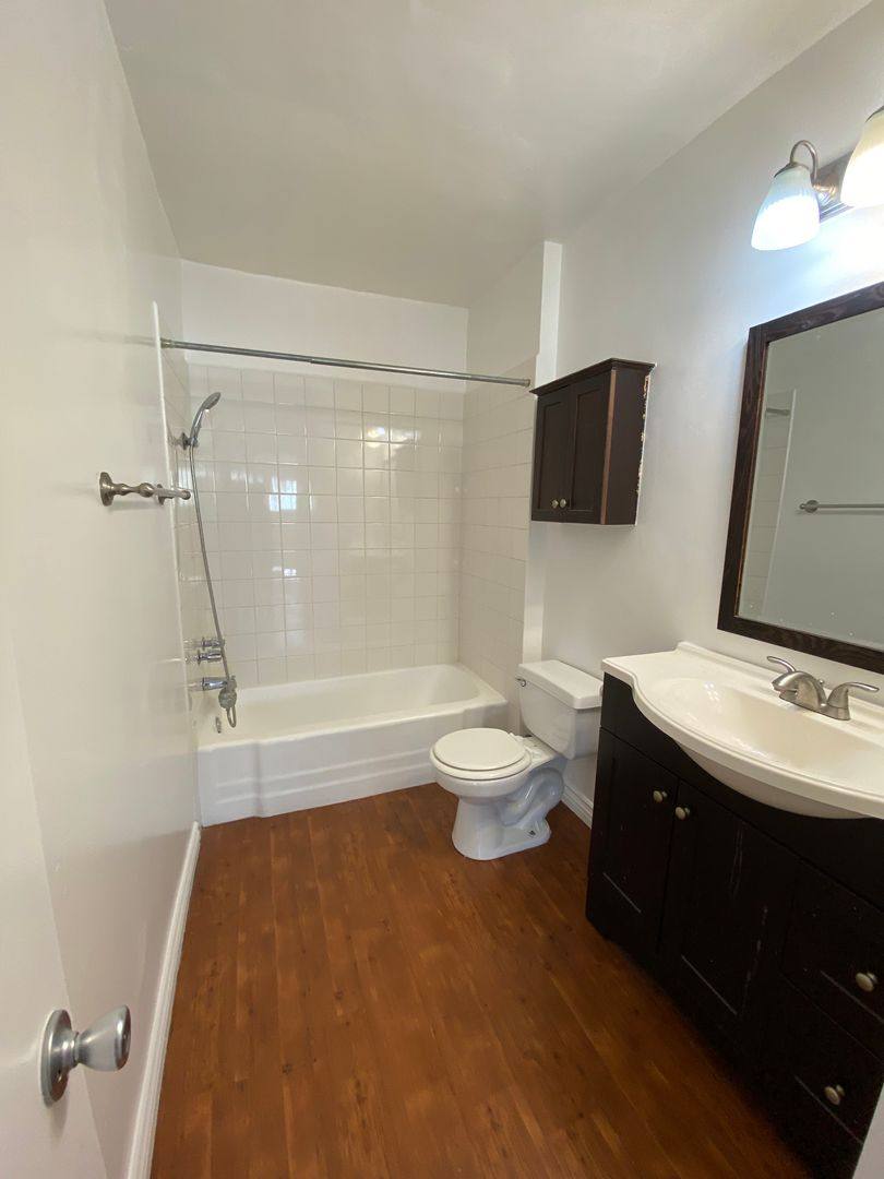 Apartment for rent at 1030 N Orange Grove Ave, Los Angeles, CA 90046