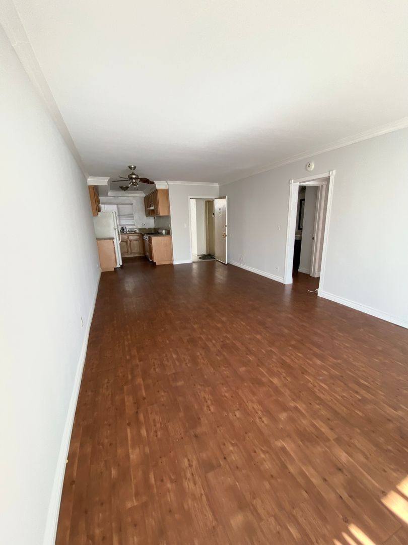 Apartment for rent at 1030 N Orange Grove Ave, Los Angeles, CA 90046