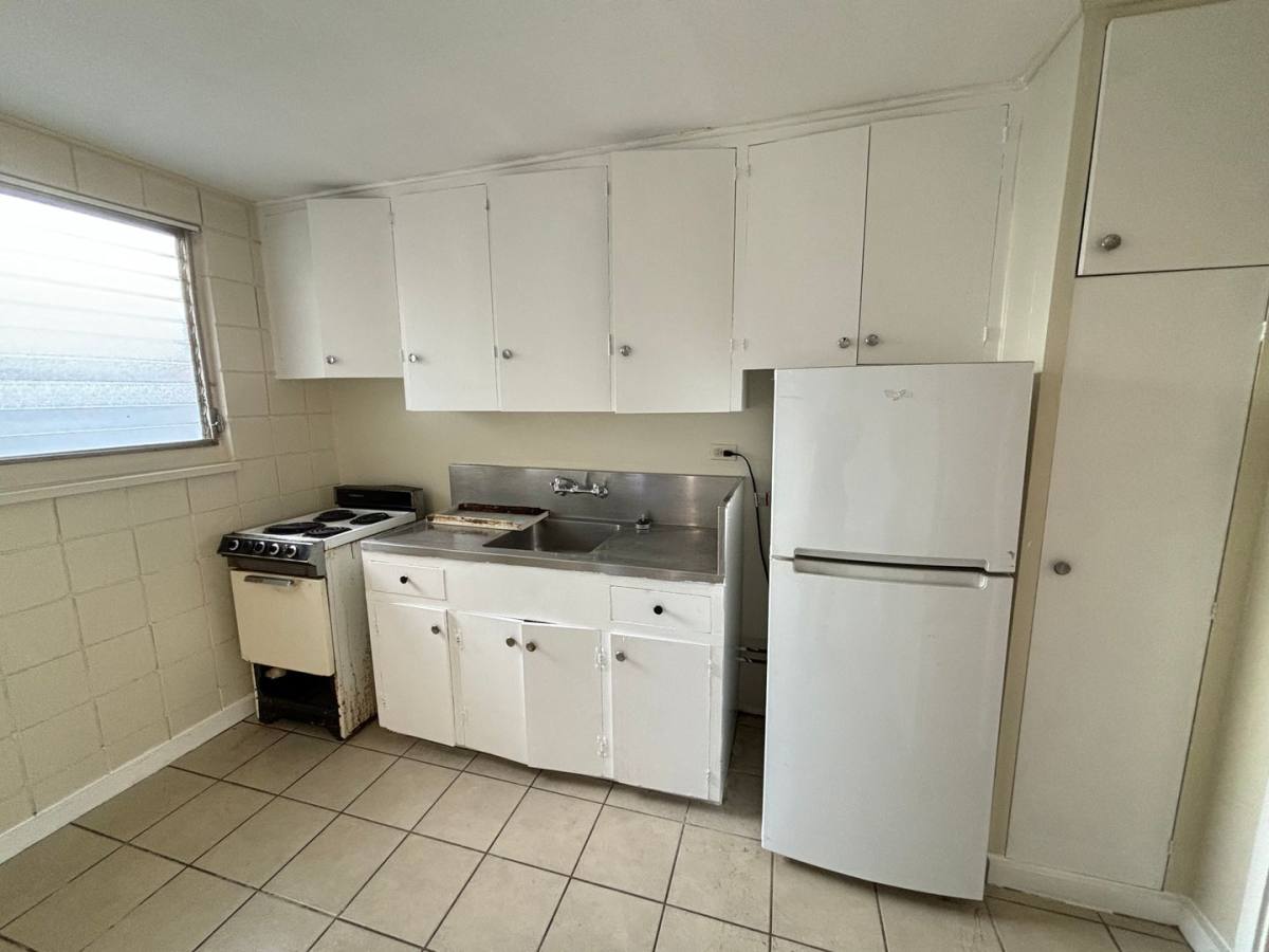 Apartment for rent at 2550E Date St, Honolulu, HI 96826