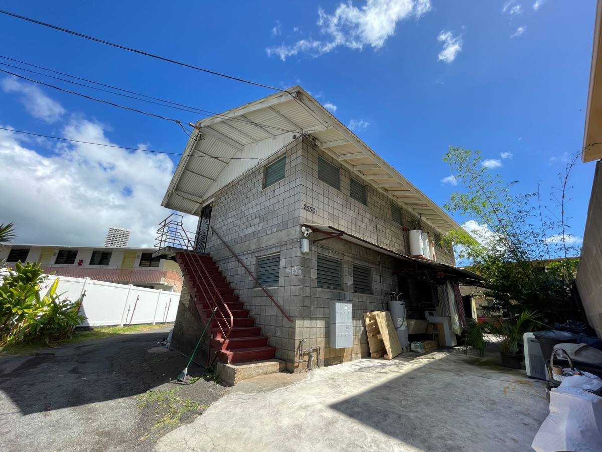 Apartment for rent at 2550E Date St, Honolulu, HI 96826
