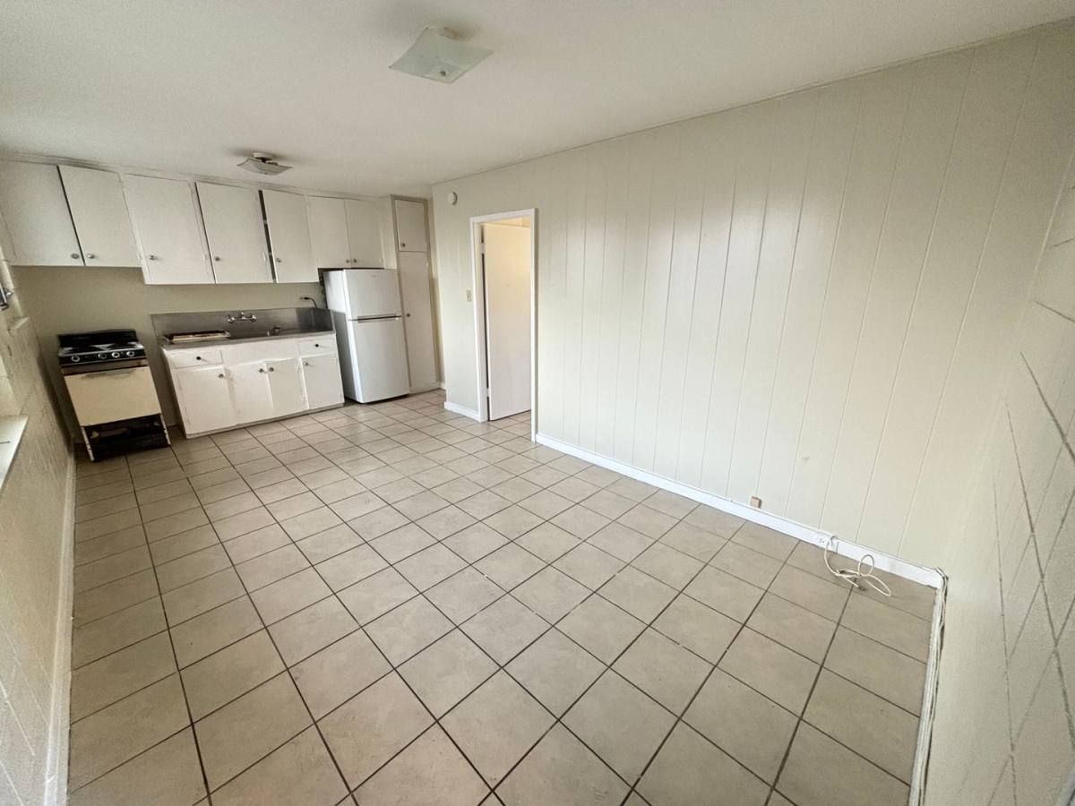 Apartment for rent at 2550E Date St, Honolulu, HI 96826
