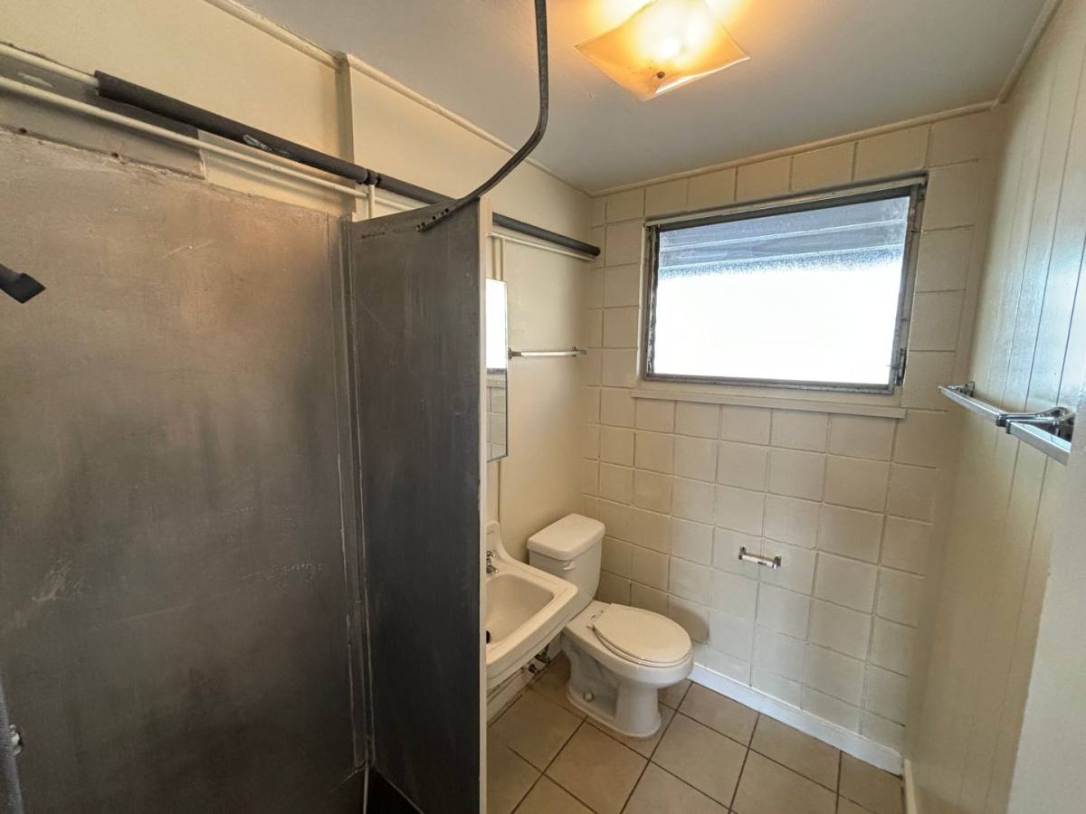 Apartment for rent at 2550E Date St, Honolulu, HI 96826