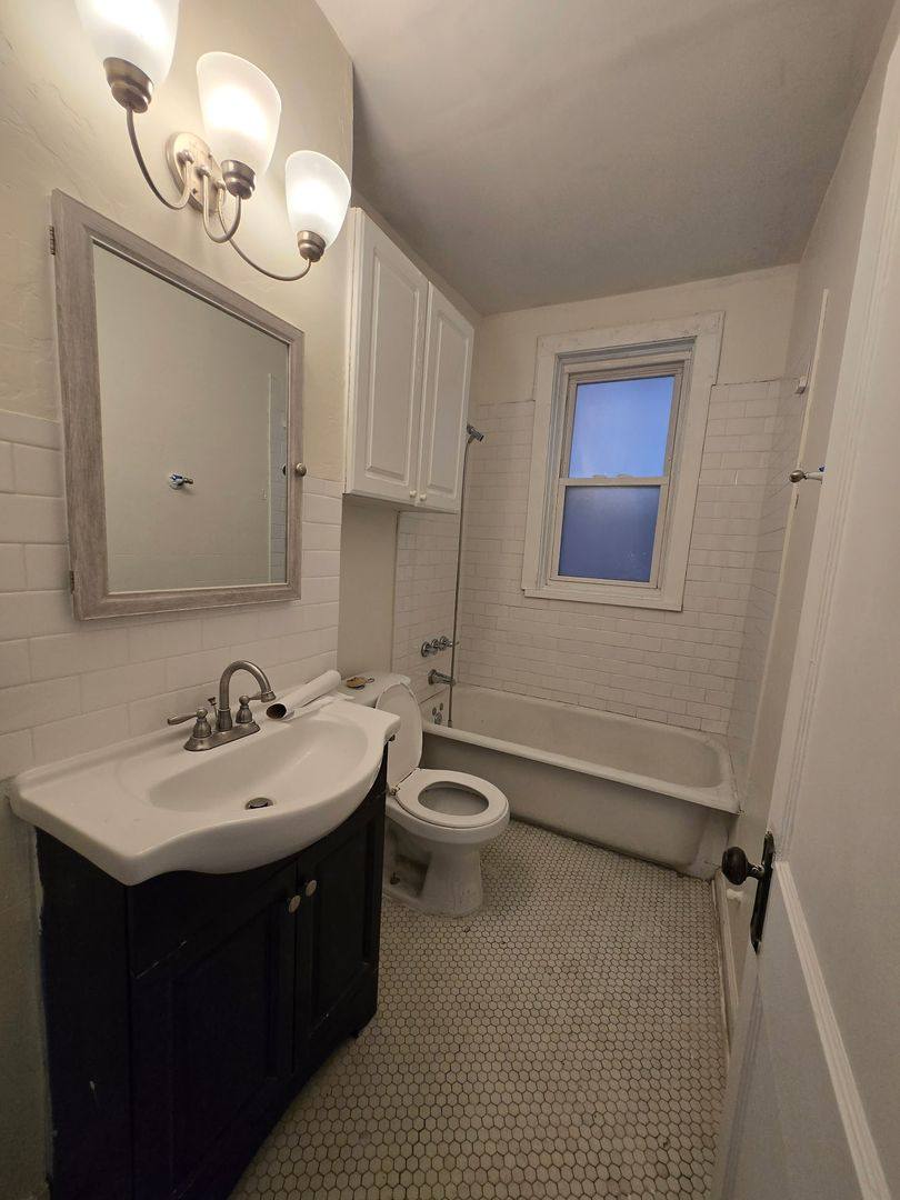Townhouse for rent at 3927 Tholozan Ave, Saint Louis, MO 63116