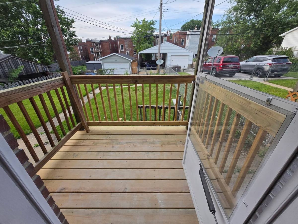 Townhouse for rent at 3927 Tholozan Ave, Saint Louis, MO 63116