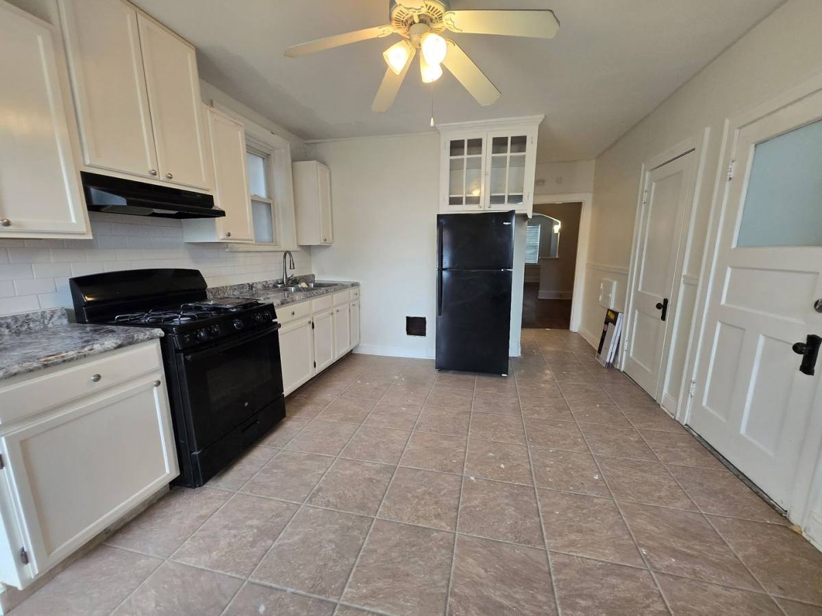 Townhouse for rent at 3927 Tholozan Ave, Saint Louis, MO 63116