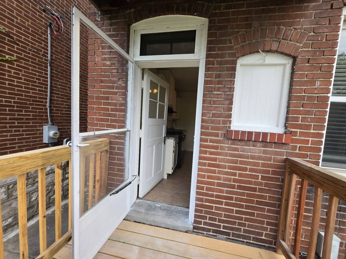 Townhouse for rent at 3927 Tholozan Ave, Saint Louis, MO 63116