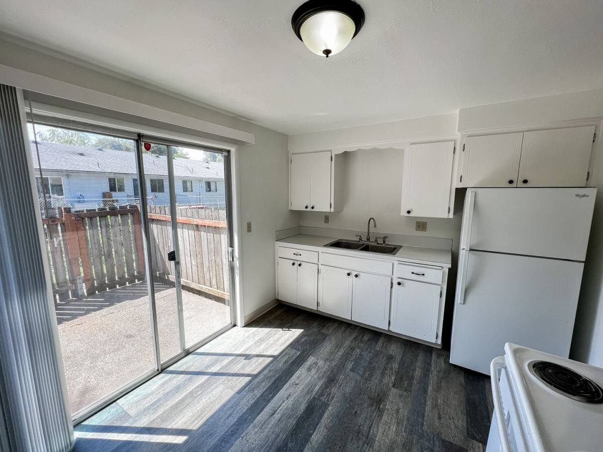 Apartment for rent at 2512 Honeysuckle Way NE, Salem, OR 97301