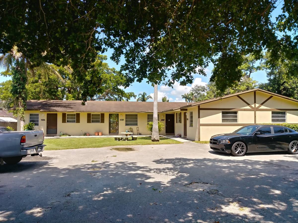Townhouse for rent at 4931 SW 65 Ave, Fort Lauderdale, FL 33314