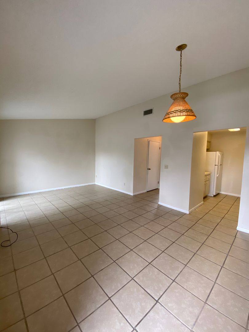 Apartment for rent at 620 SE 28th Place, Ocala, FL 34471