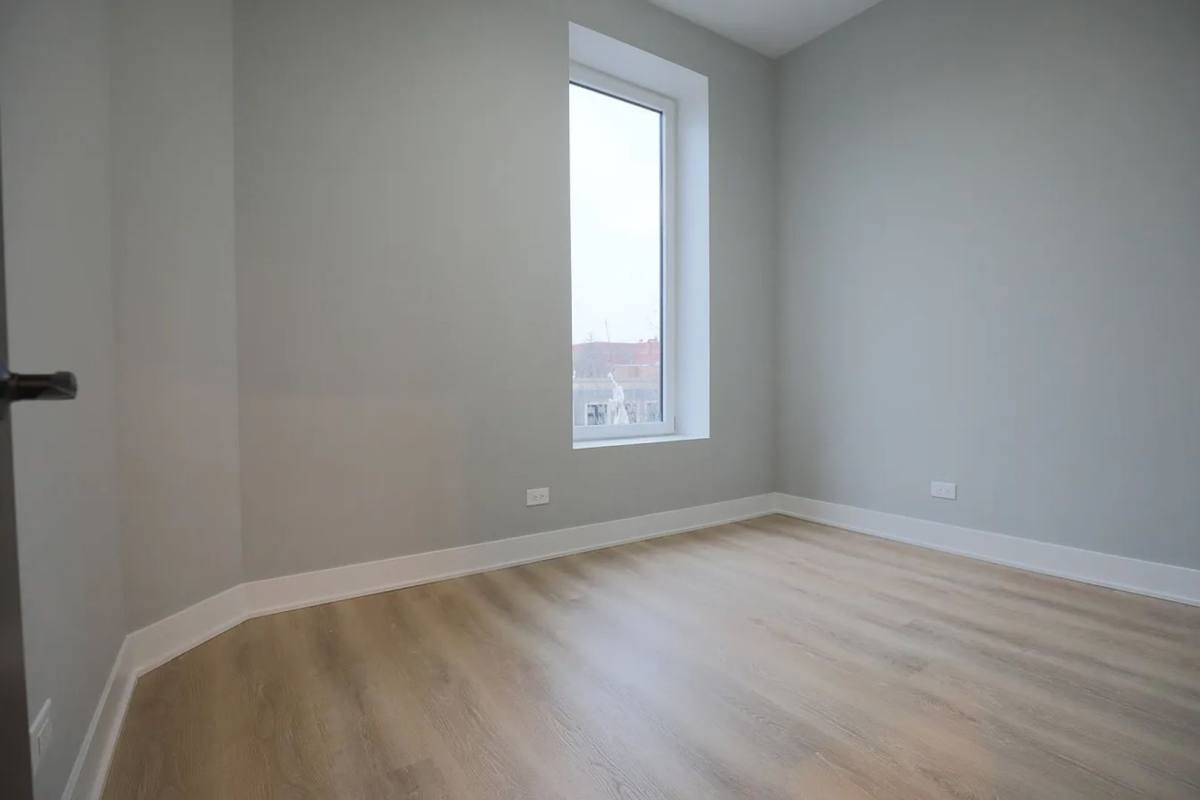 Apartment for rent at 911-913 S Miller St, Chicago, IL 60607