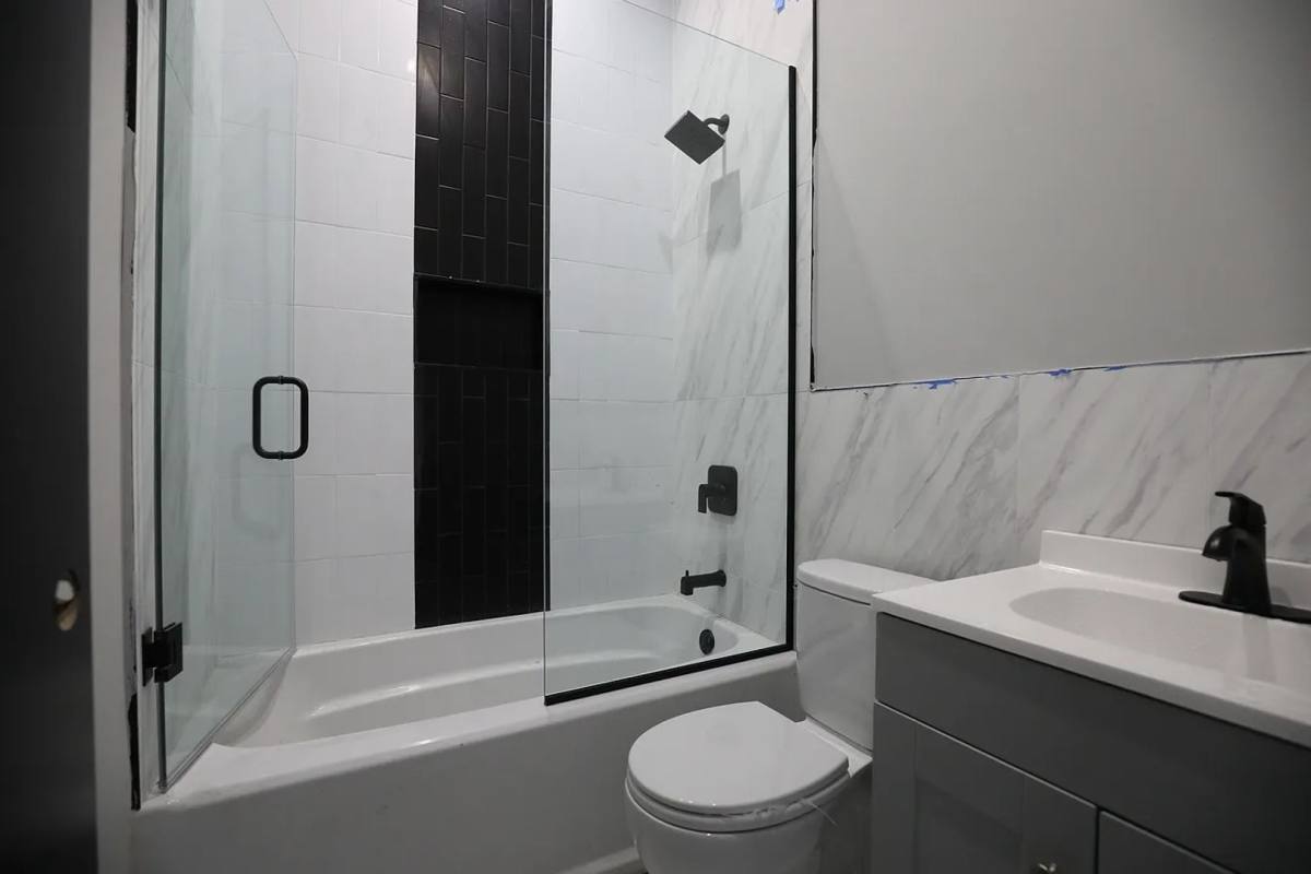 Apartment for rent at 911-913 S Miller St, Chicago, IL 60607