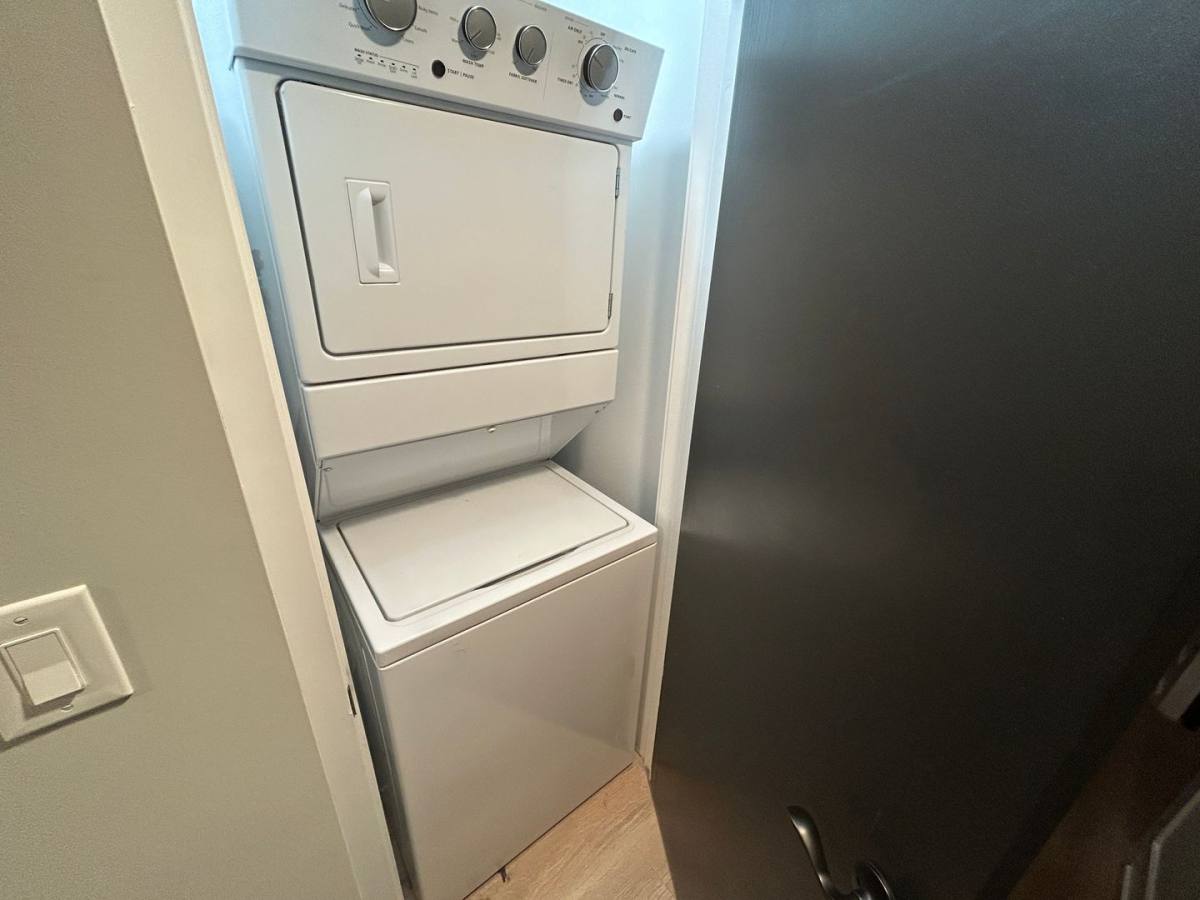 Apartment for rent at 911-913 S Miller St, Chicago, IL 60607