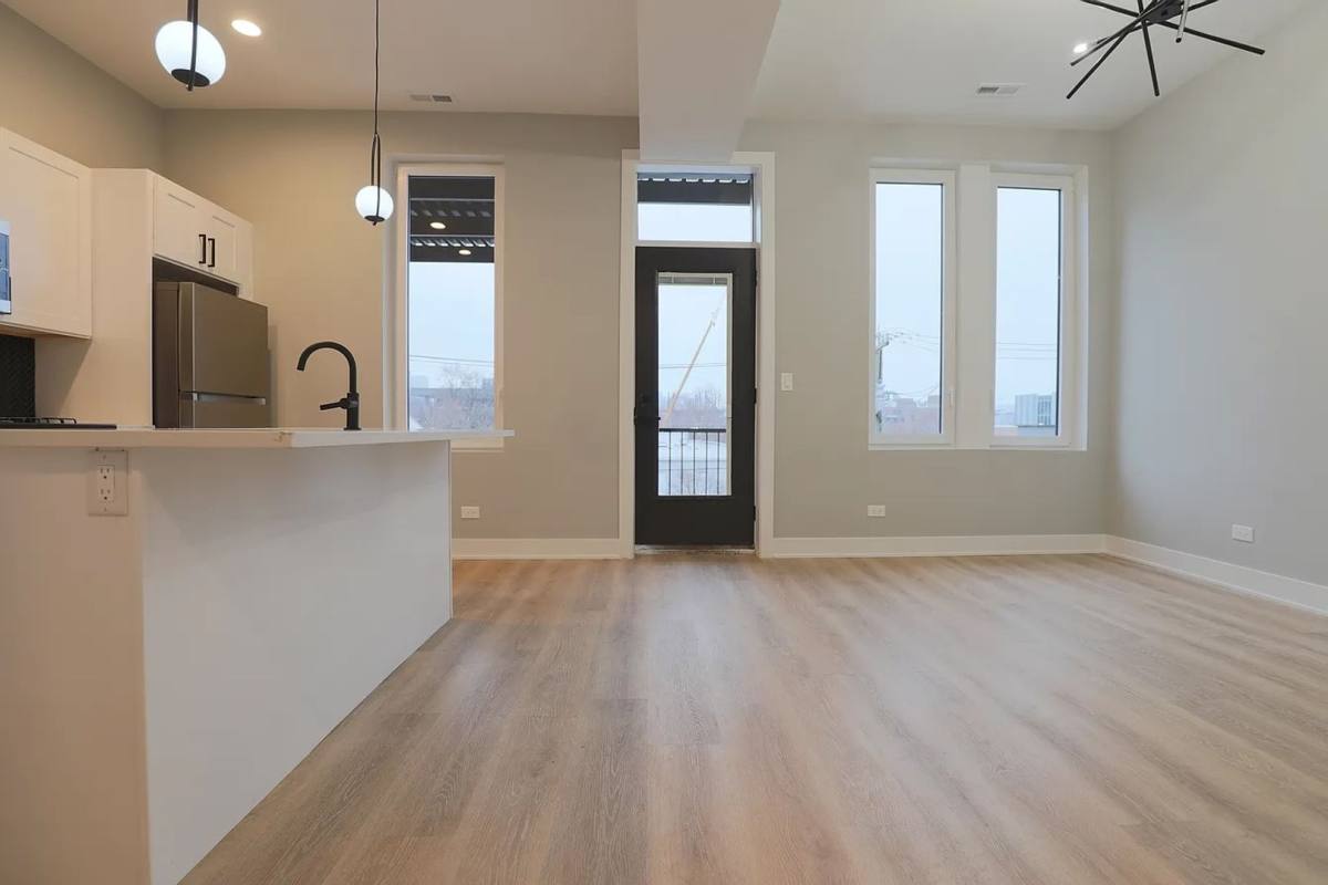 Apartment for rent at 911-913 S Miller St, Chicago, IL 60607