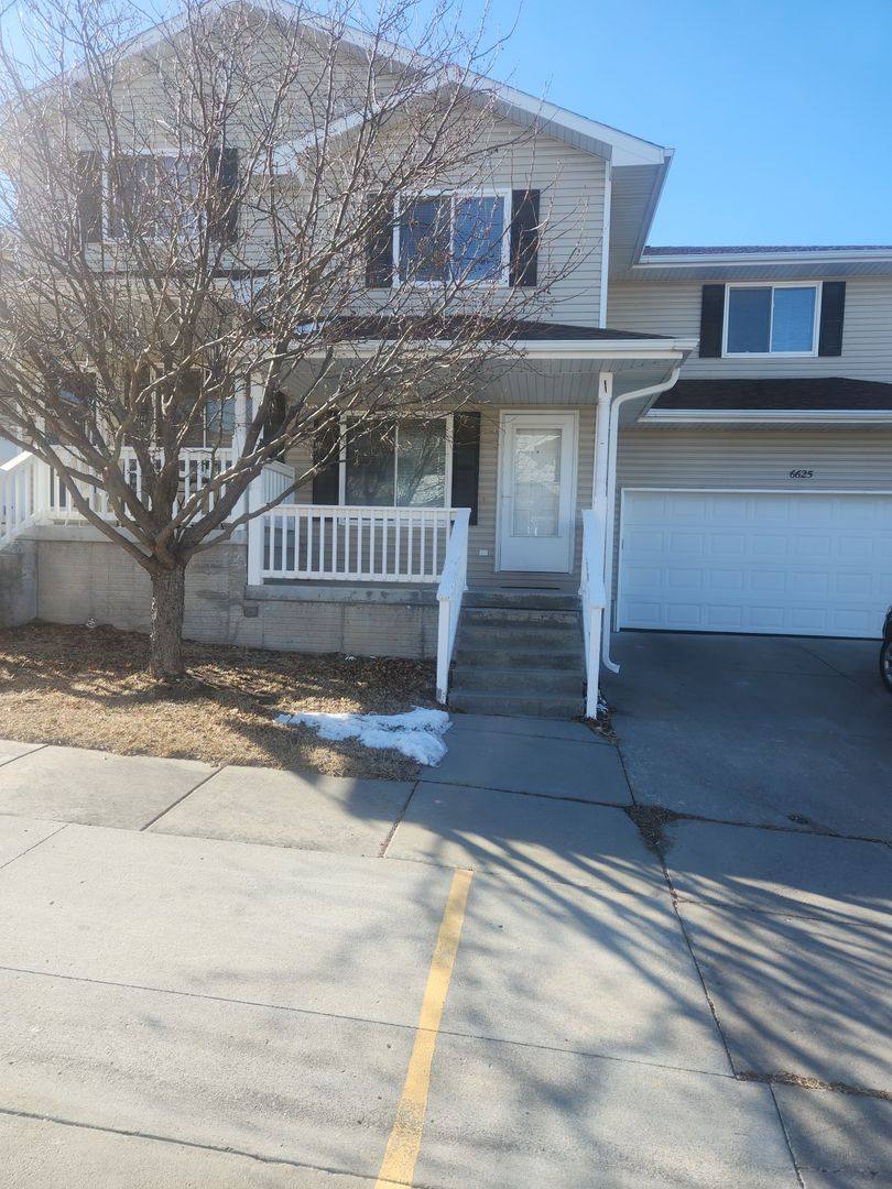 Townhouse for rent at 6625 Shadow Pines Place, Lincoln, NE 68516