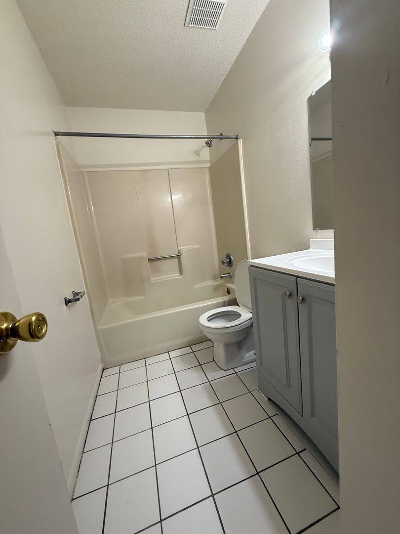 House for rent at 913 Landry St, Fort Walton Beach, FL 32547
