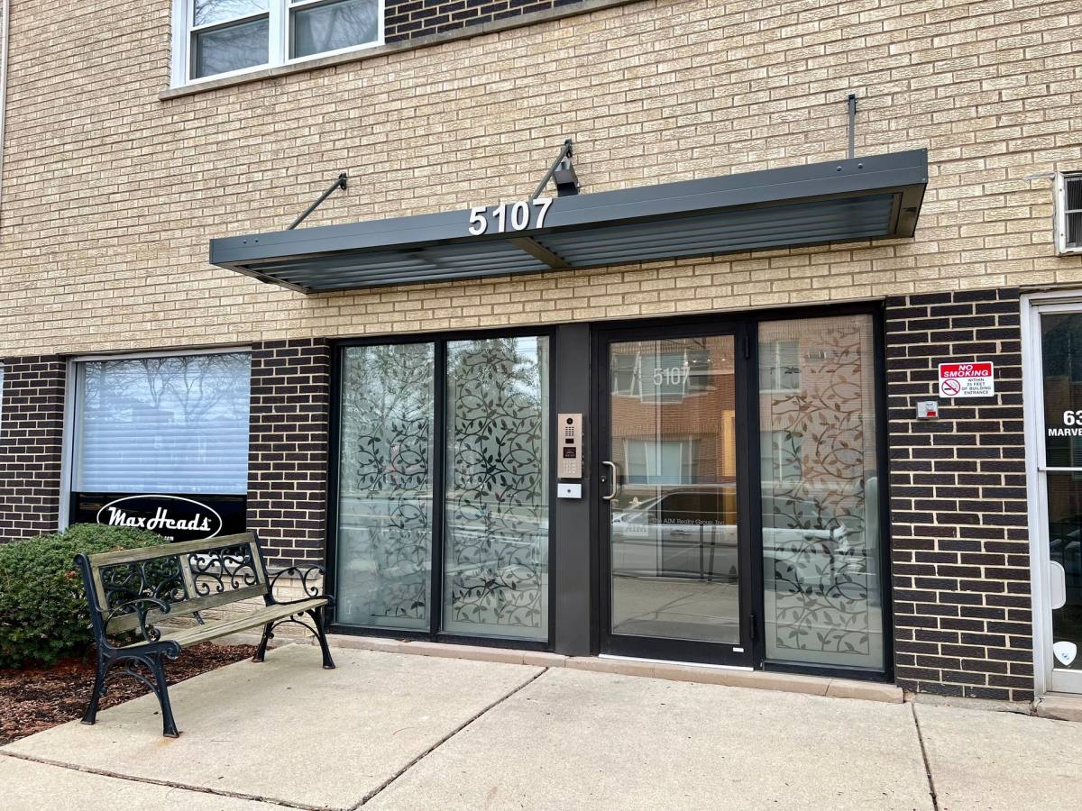 Apartment for rent at 5107 Washington St, Downers Grove, IL 60515