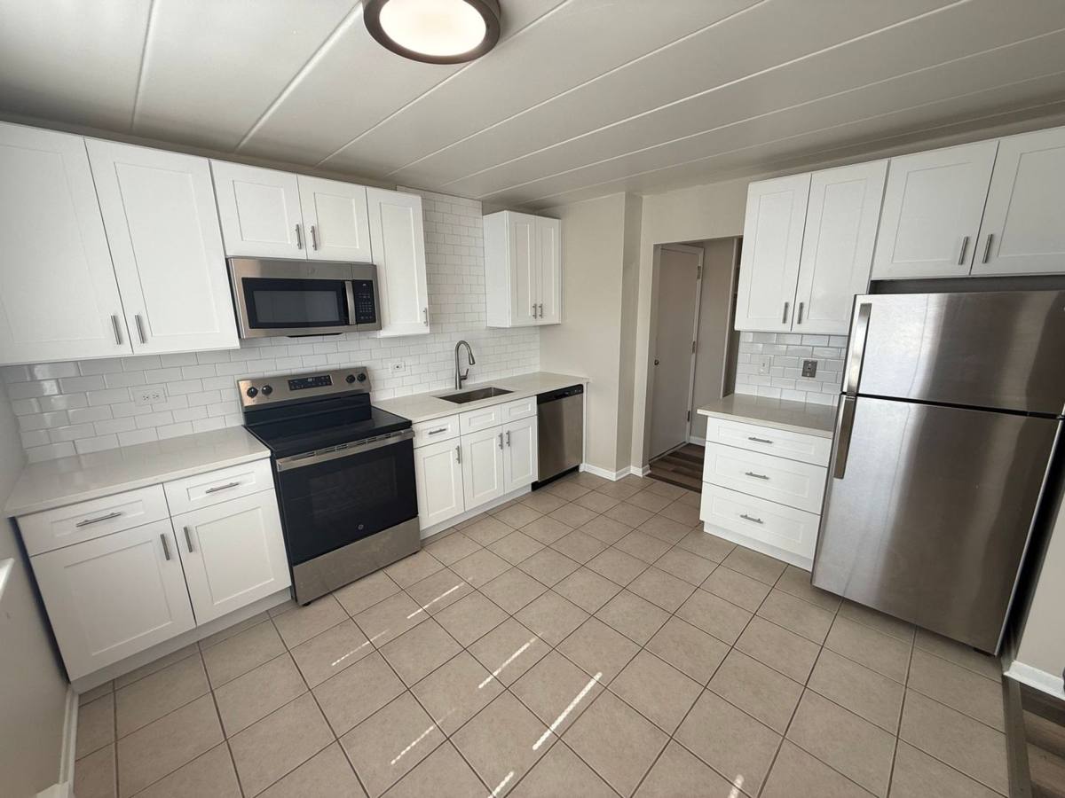 Apartment for rent at 5107 Washington St, Downers Grove, IL 60515