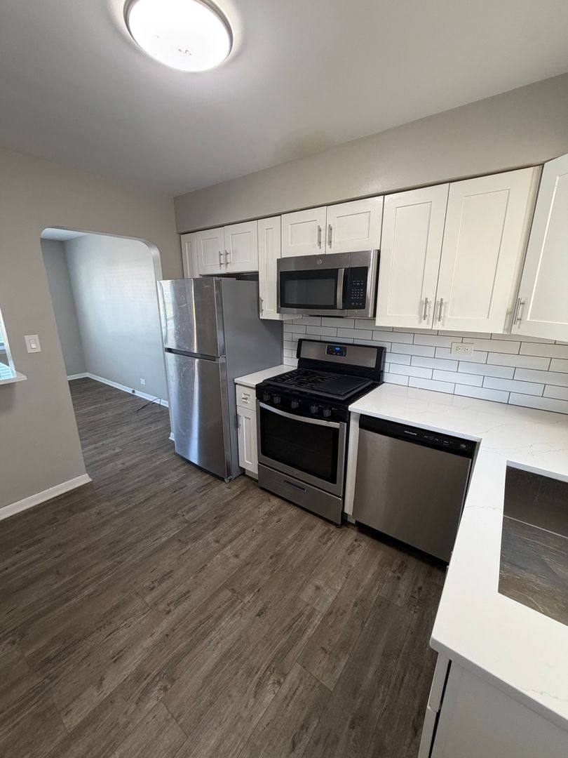 Apartment for rent at 5107 Washington St, Downers Grove, IL 60515