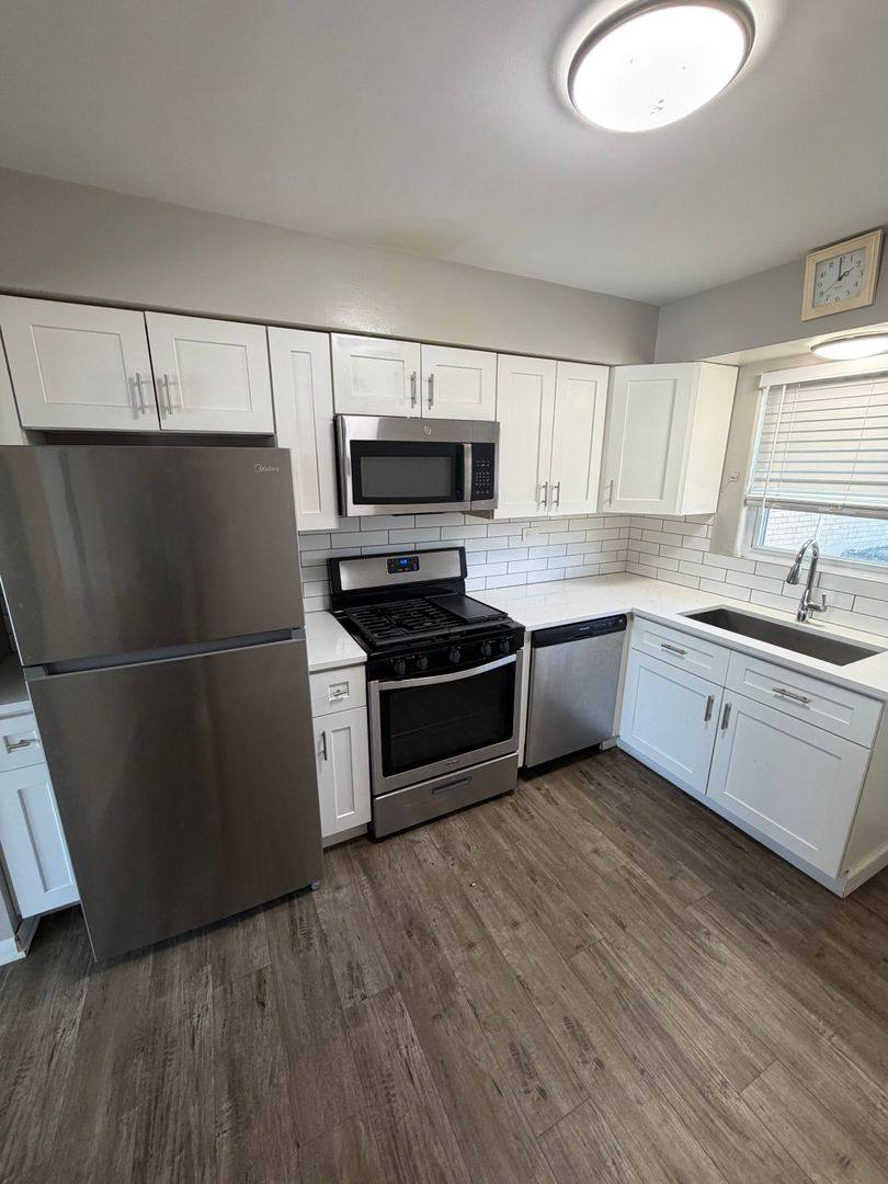 Apartment for rent at 5107 Washington St, Downers Grove, IL 60515