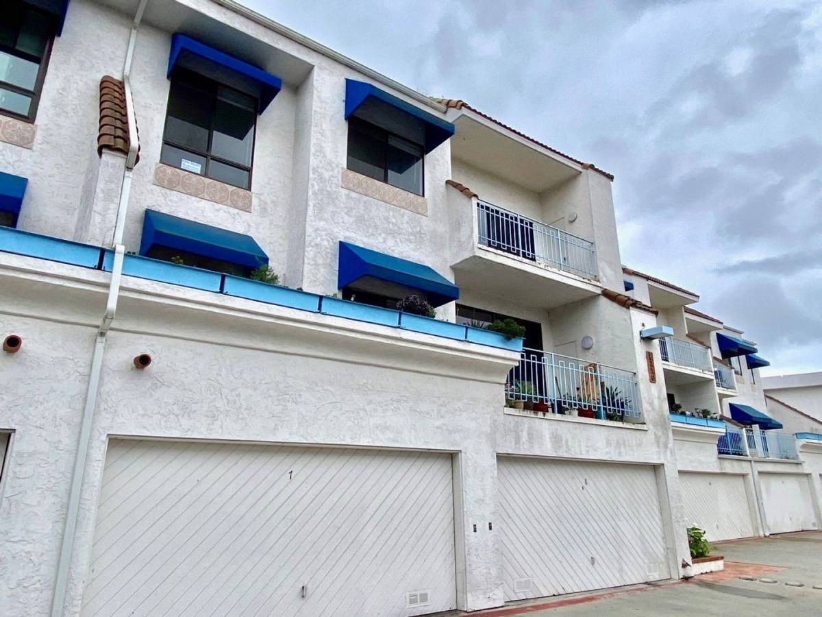 Condo for rent at 8310 Regents Rd, San Diego, CA 92122