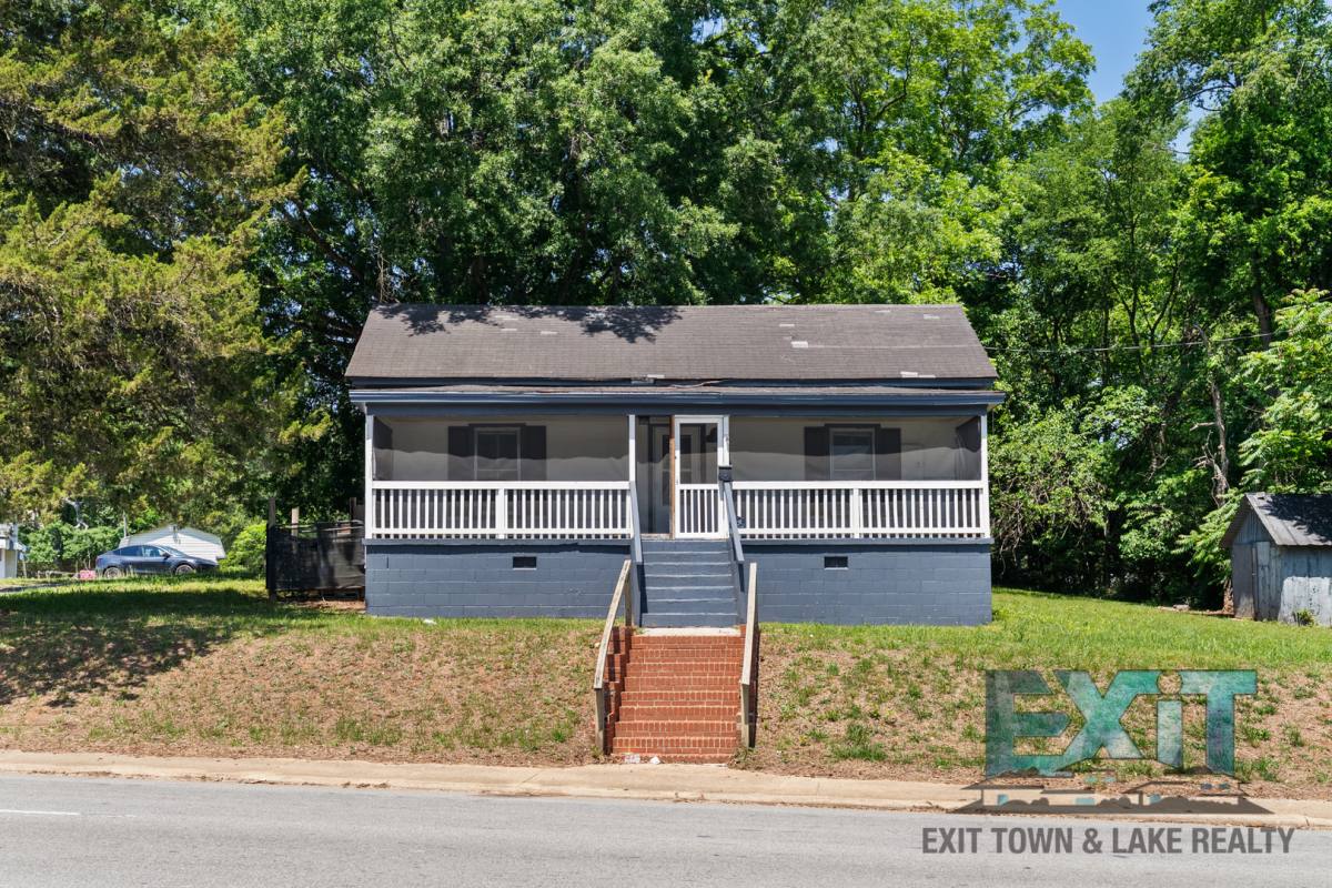 House for rent at 1729 Roanoke Ave, Roanoke Rapids, NC 27870