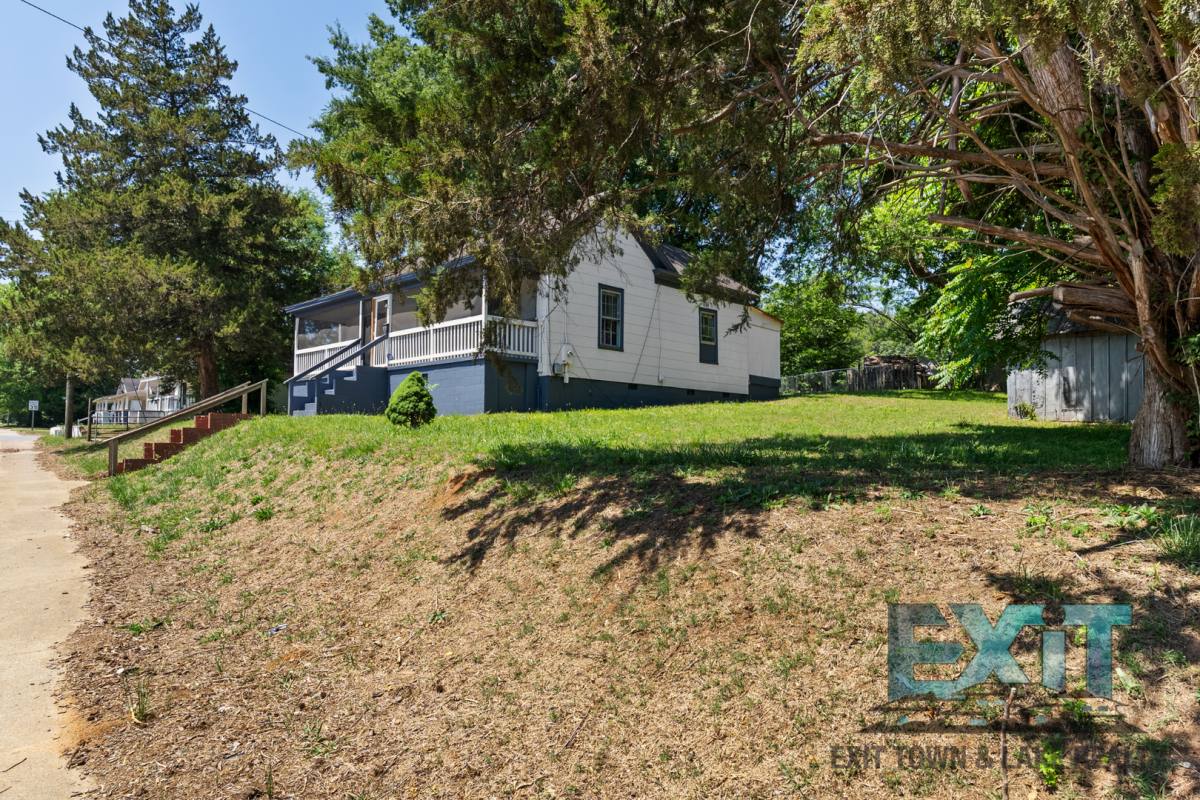 House for rent at 1729 Roanoke Ave, Roanoke Rapids, NC 27870
