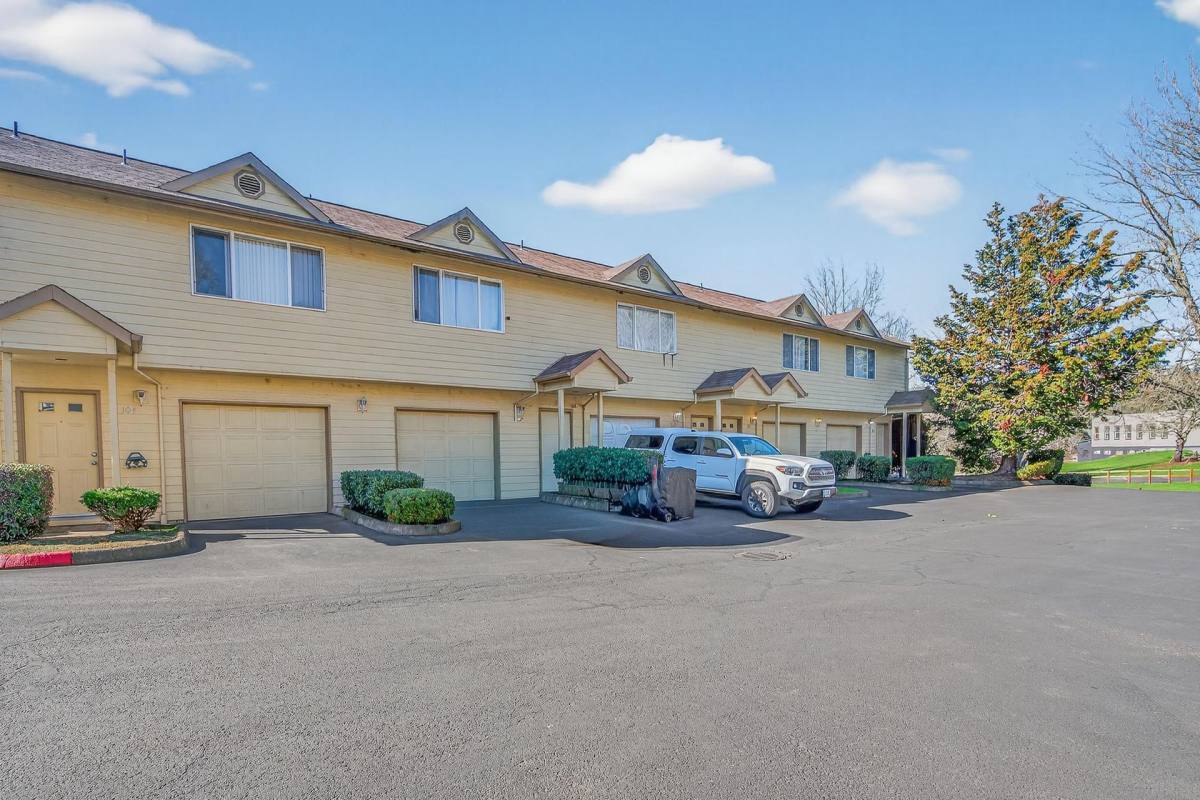 Townhouse for rent at 190-284 College Dr NW, Salem, OR 97301